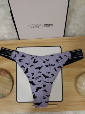 Victoria's Secret PINK Purple Bat Print Thong Medium NWOT